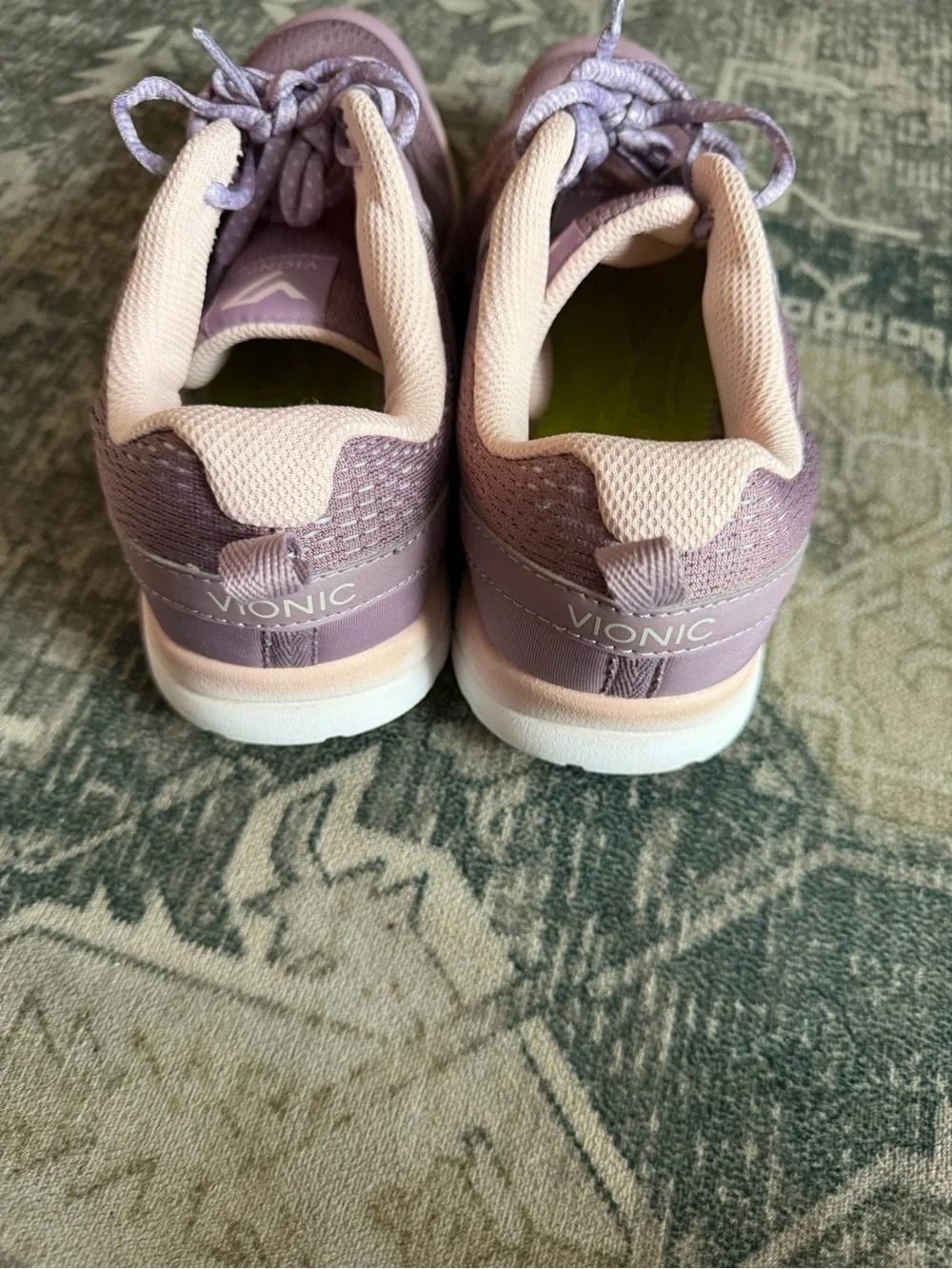 Vionic women’s Miles Active Sneaker - Mauve size 9